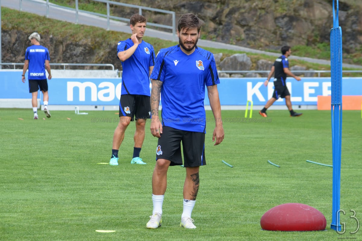Aihen: From Near Exit to 200 Matches – The Resilient Journey of a Txuriurdin Lifeline